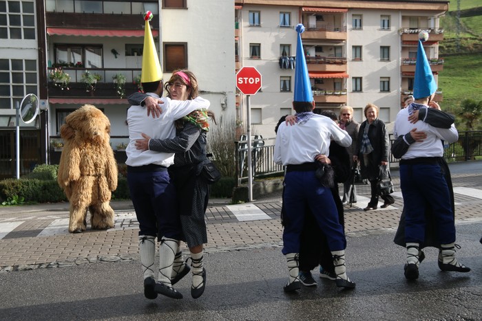 40 dantzarik alaituko dute Aratuste-domekako festa