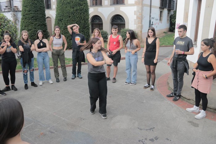 Hezkuntzaren Inguruko Hausnarketak Eta Festa Giroa Uztartu Ditu