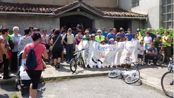 Bidegorria eskatu dute San Juan eta Uberakoek, segurtasunez ibiltzeko