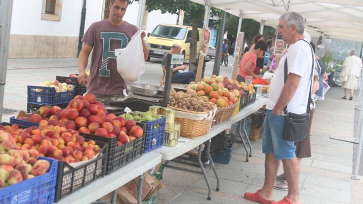 Tomatea, zapatuko baserritarren azokako produktu izarra