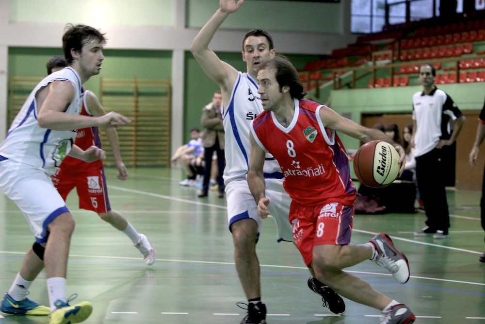 Zonakako defentsa erabiliz, garaipen erosoa (66-53) lortu zuten Natra Oñatikoek