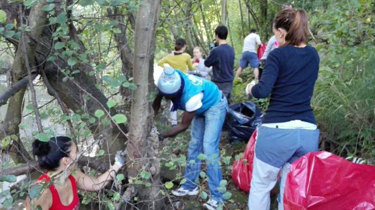 Dagoeneko eman daiteke izena Bergaran urriaren 25eko erreka garbiketarako