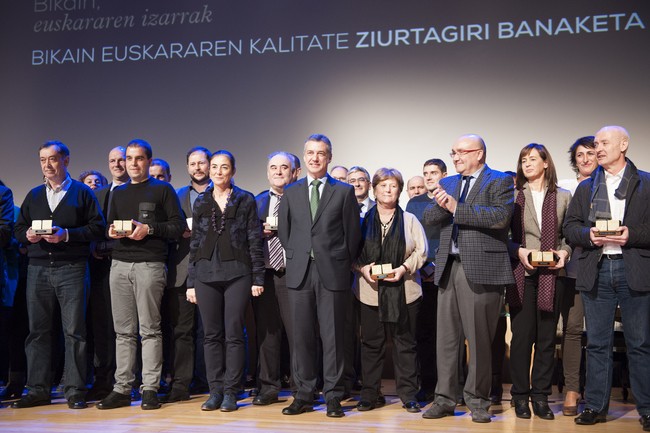 Debagoieneko hiru enpresak lortu dute aurten euskararen Bikain ziurtagiria