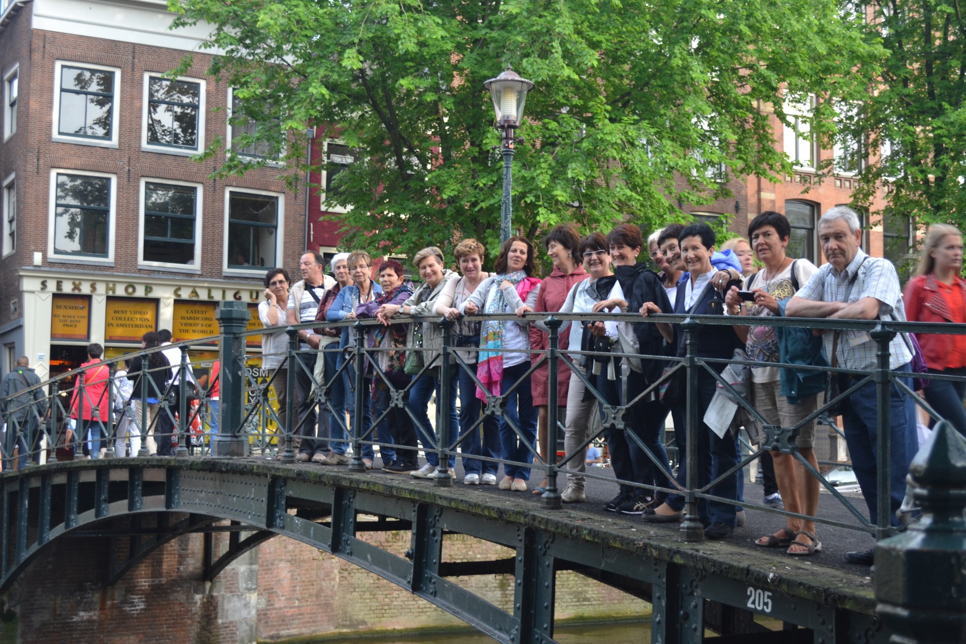 Helduen eskolakoak Amsterdamen izan dira 