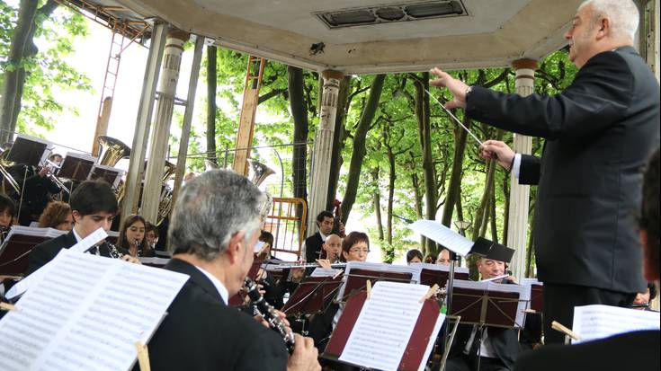 Udal Musika Bandak kalejira eta kontzertua egingo ditu domekan