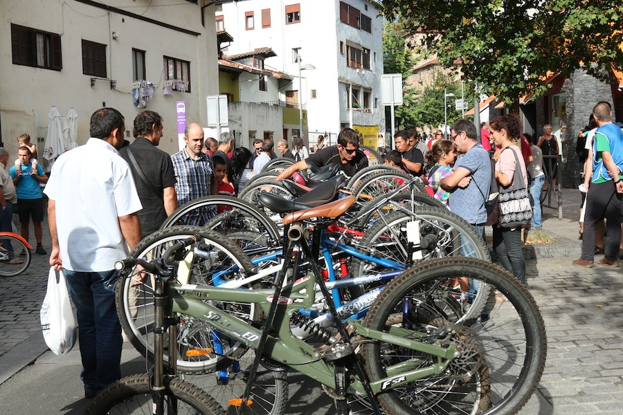 Birzikleta Azokarako material bilketa, bihartik aurrera