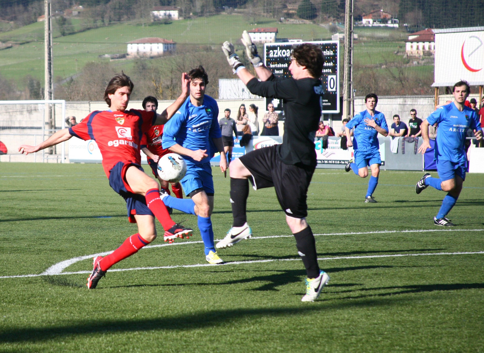 FUTBOLA: Partidu borrokatuaren ostean, Aloñak 2-2 berdindu du Tolosaren aurka
