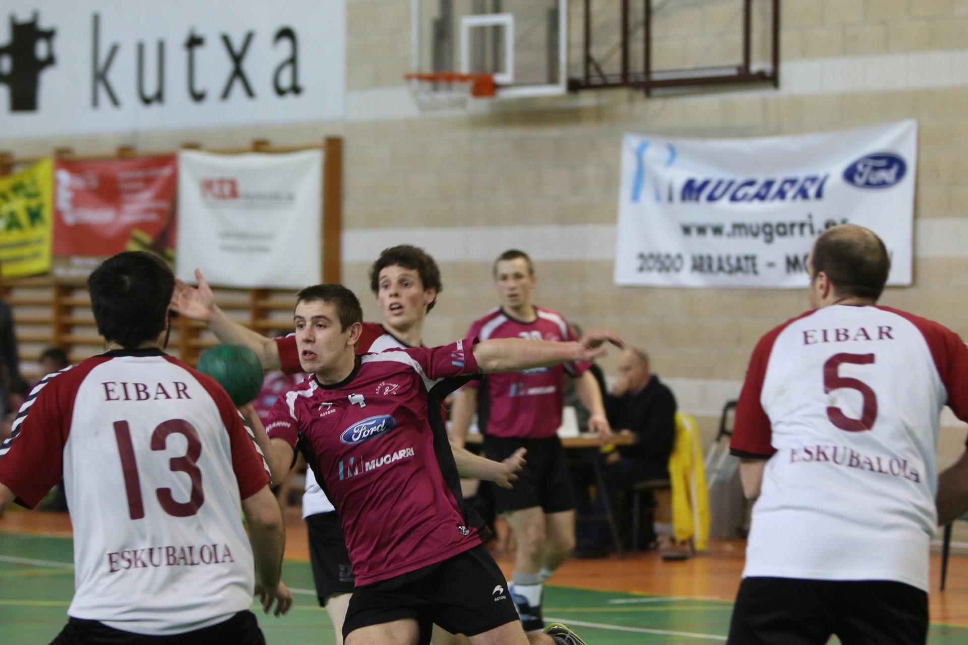 Ford Mugarrik ezin izan dio Eibarri irabazi 