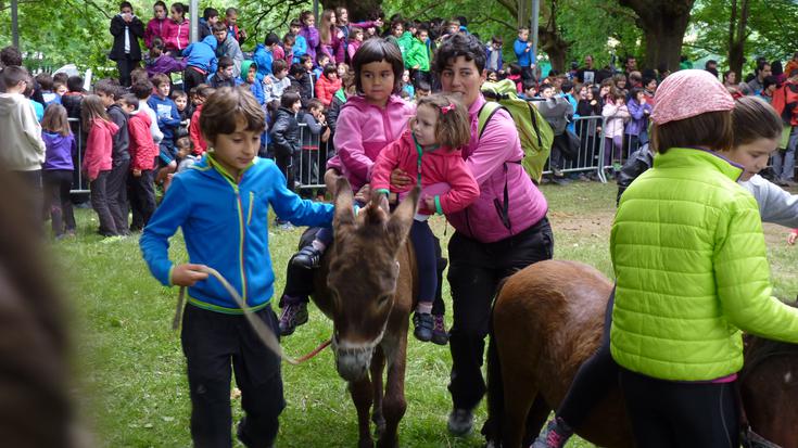 Herritarrek berotu dute Otala Zelaiko giro bustia