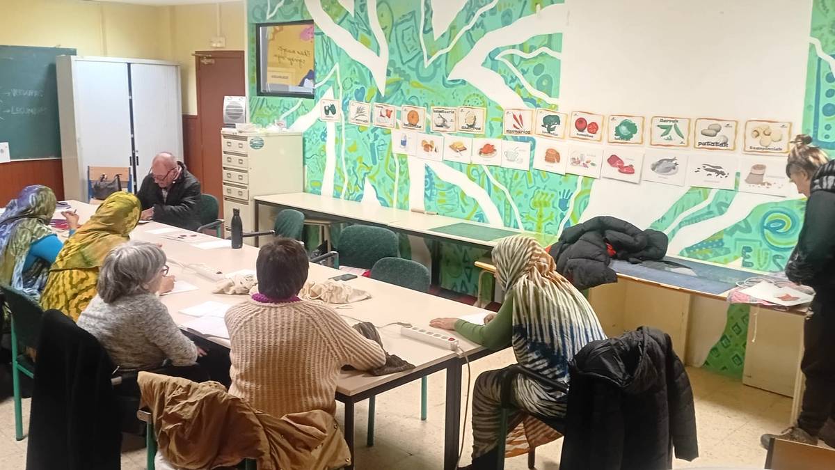 Auzoko ekimeneko elkarrizketetan parte hartzeko dei egin du Ekin Emakumeak Elkarteak