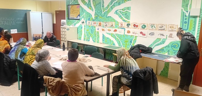 Auzoko ekimeneko elkarrizketetan parte hartzeko dei egin du Ekin Emakumeak Elkarteak