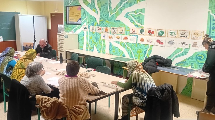 Auzoko ekimeneko elkarrizketetan parte hartzeko dei egin du Ekin Emakumeak Elkarteak