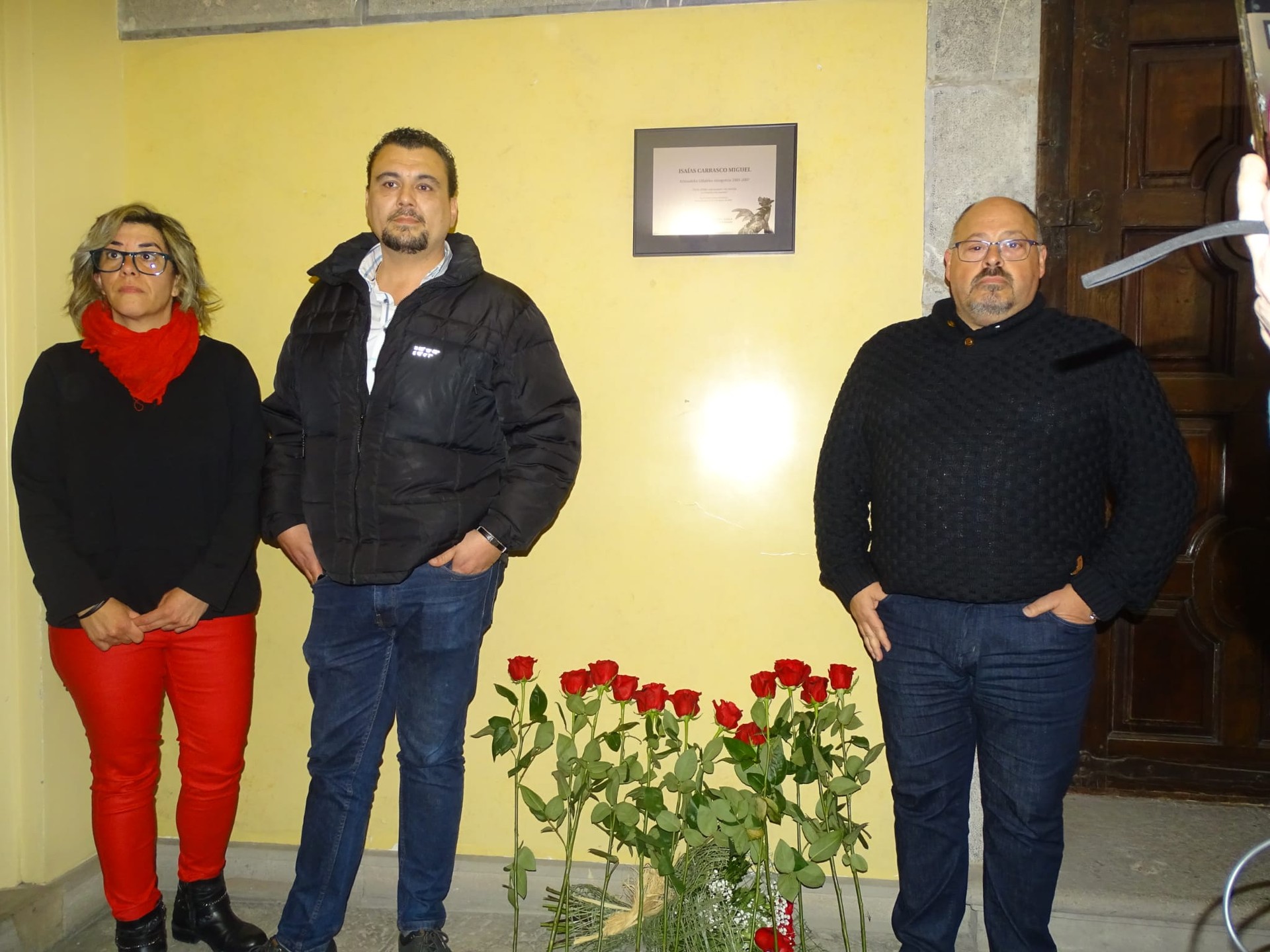 Udal talde sozialistak Isaías Carrasco gogoratu du Arrasateko udalbatzar aretoan, ETAk hil zuenetik 15 urte bete direnean