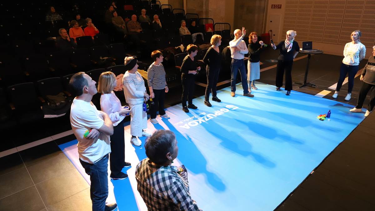 Ongizate integrala ardatz Bergarako Ongizate Plazako lehen egunean