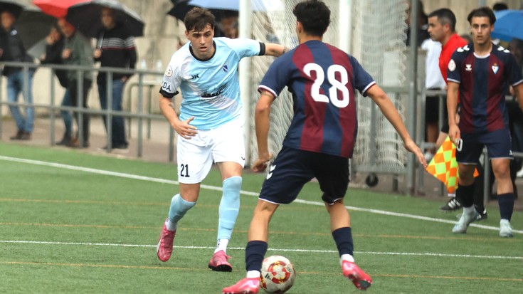 Futboleko galtzak lehenengo, txapela gero