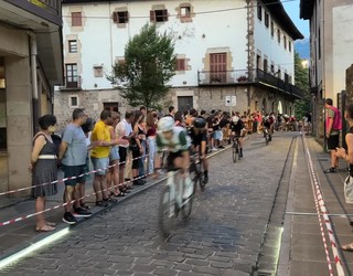 Oñatiko kaleak piñoi finkoaren erdigune izan dira beste urte batez