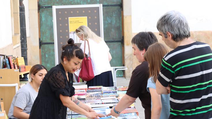 Liburuaren Egunaren bueltan, egitarau zabala antolatu du Udal Bibliotekak apirilerako