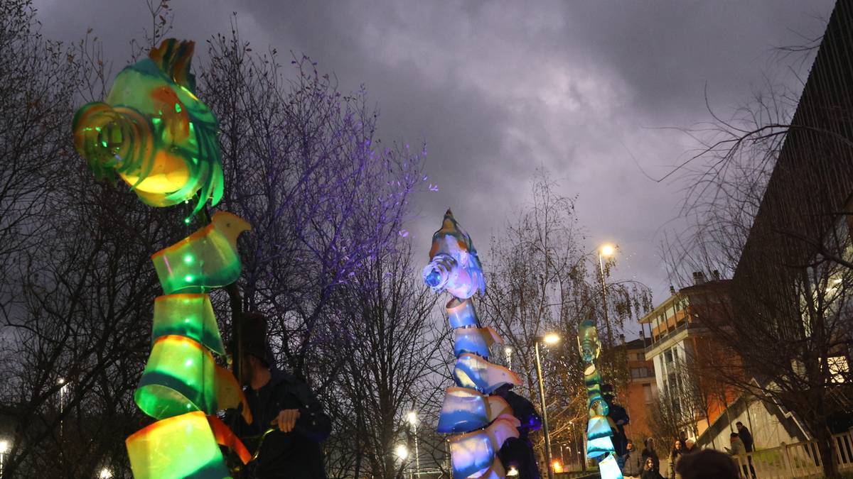 Aretxabaletako kaleak alaitu ditu 'Atlantis' kalejirak