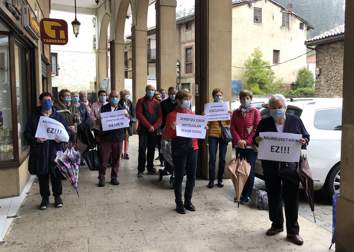 Kutxabank-i zerbitzu murrizketa eteteko eskaera egingo dio Antzuolako Udalak
