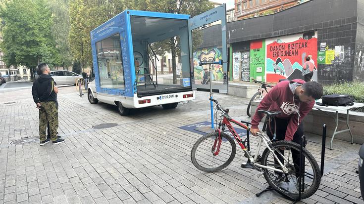 Bizikletak prest jartzeko tailer ibiltariak geldialdia egingo du eguenean Bergaran