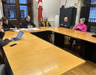 Arabako Foru Aldundiari eta ADIFi hainbat eskaera bideratu dizkie Udalak