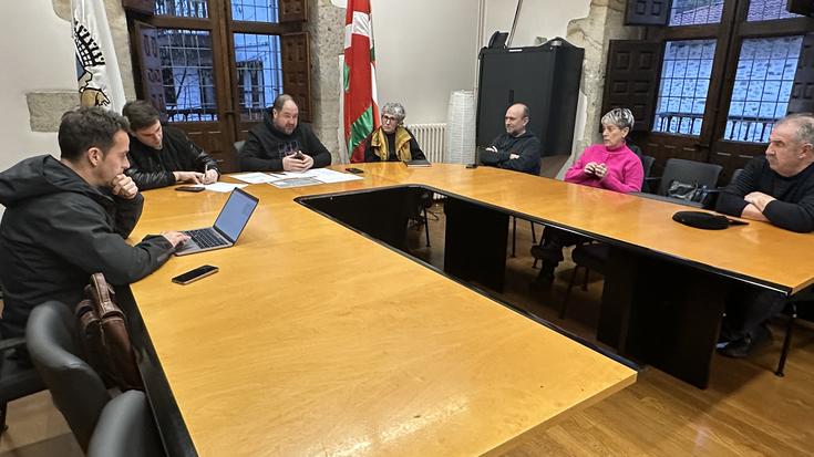 Arabako Foru Aldundiari eta ADIFi hainbat eskaera bideratu dizkie Udalak