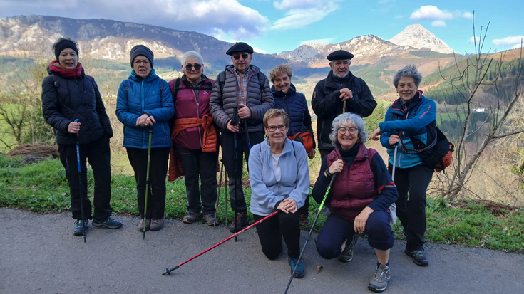 Mariarka bisitatu dute paseoan Aramaioko Lagunkoiakoek