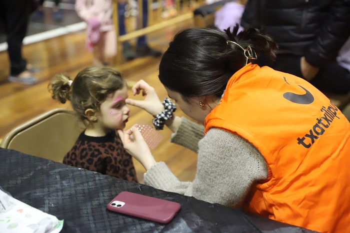 Txikilandiarako hezitzaile bila ari da Txatxilipurdi