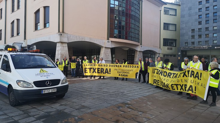 Larriki gaixo dauden presoak etxerako dei egin dute