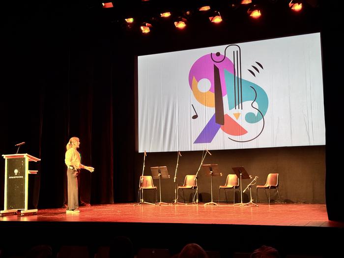 Irudi berria du Bergarako musika eta dantza eskolak