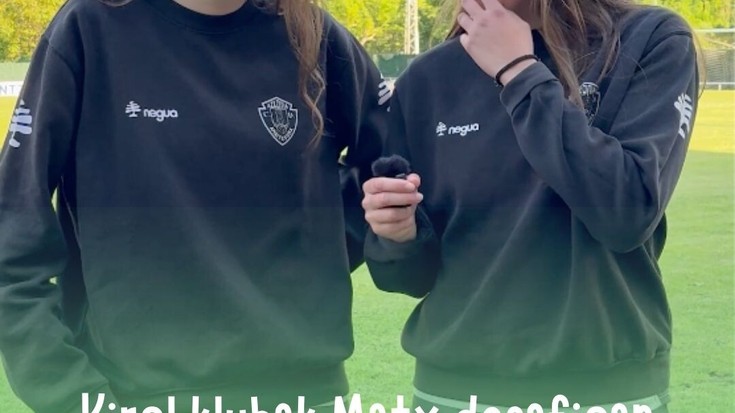 Anaitasuna futbol taldeko neskak galdetegi azkarrean