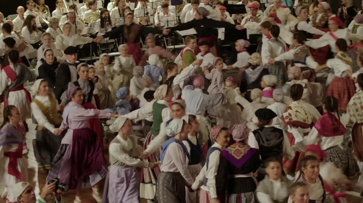 Txikitxu-Arrostaitz dantza taldearen 'Lotzen' ekitaldia osorik