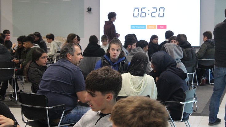 Zientzia eta teknologia bertatik bertara ezagutu dute hainbat ikastetxetako ikasleek