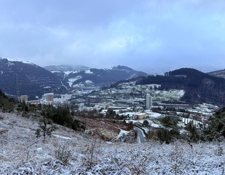 Abisu horiak indarrean jarraitzen du izotzagatik
