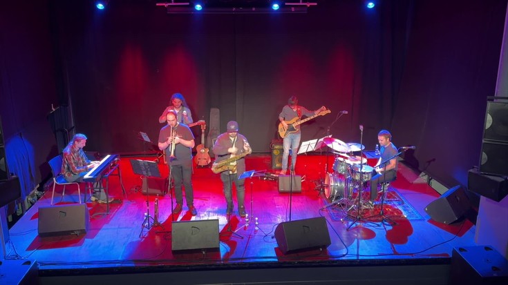 Naturako elementuak entzun dira gaur eguerdian Oñatiko gaztelekuan