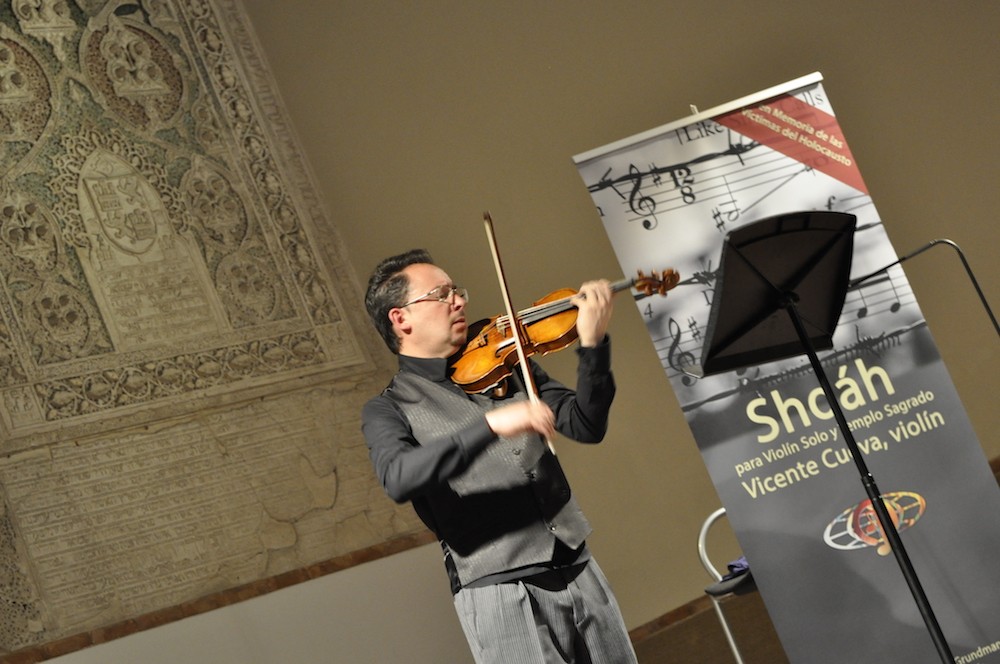 Puntua aldizkarian argitaratutako Vicente Cuevaren kontzertuari buruzko artikulua