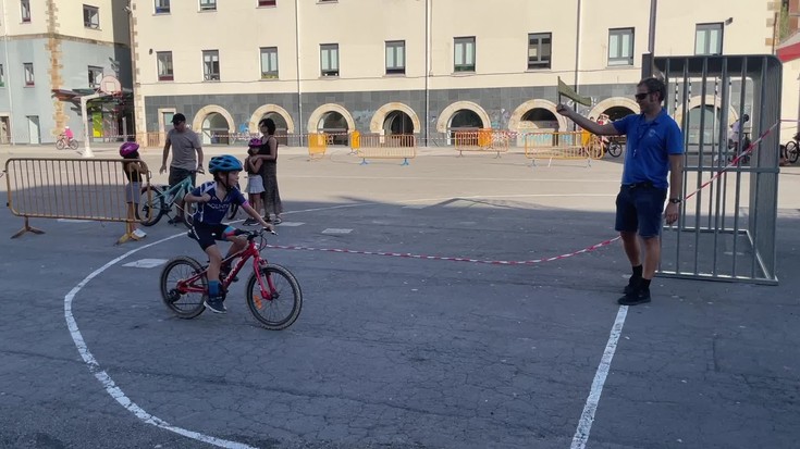 Giro ederrean ospatu du Lokatzak aurtengo Bizikleta Festa