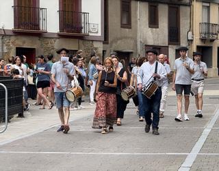 Kalea alaituko dute zapatuan, Santa Zezilia egunean, txistulariek eta txarangak