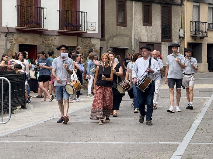 Kalea alaituko dute zapatuan, Santa Zezilia egunean, txistulariek eta txarangak