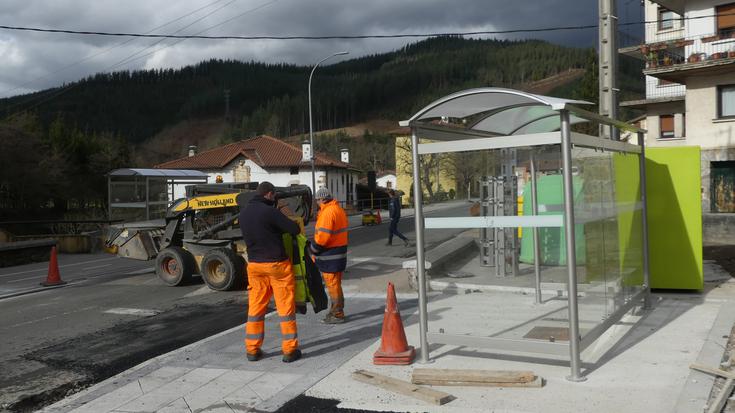 Autobusen markesina berriak jarri dituzte Zubillagan