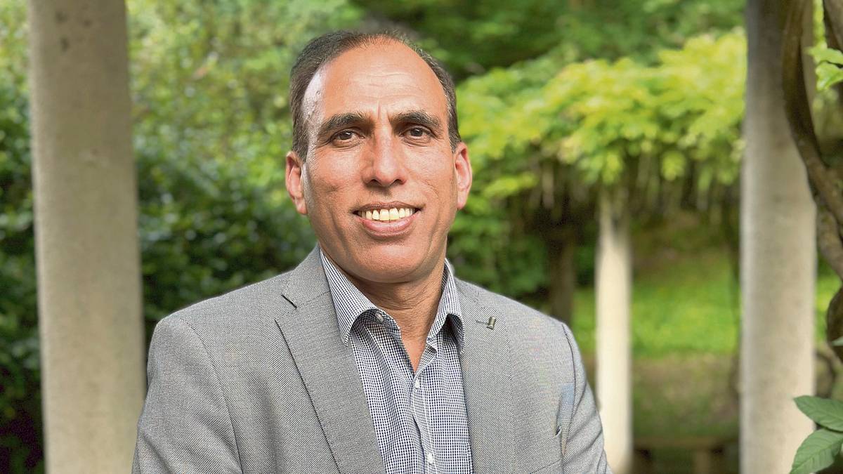 Mohamed Mushtaq: "Burua altxatu eta agurtzeko euskaldunek duten ohiturak poza ematen dit"