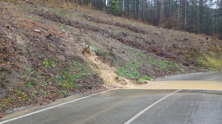 Metro karratuko ehun litro baino gehiago pilatu dira egunotan Debagoienean