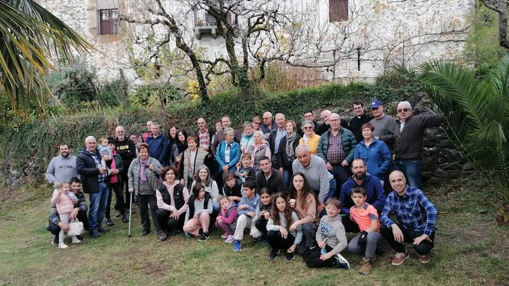 San Martin Toursekoa omendu dute Azkunetako auzotarrek
