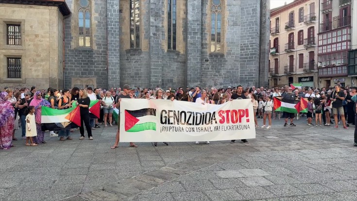 Palestinako genozidioa geratzeko aldarrikapen zaratatsua herriko plazetan