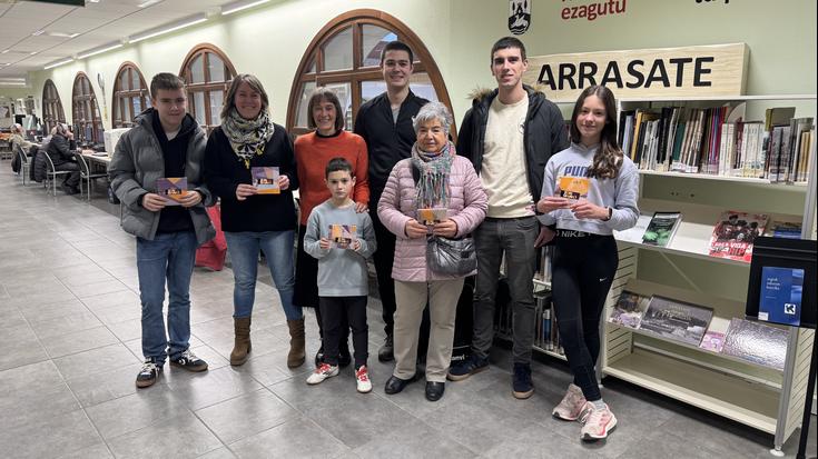 Udal Liburutegiak Gabonetako lehiaketaren sariak banatu ditu