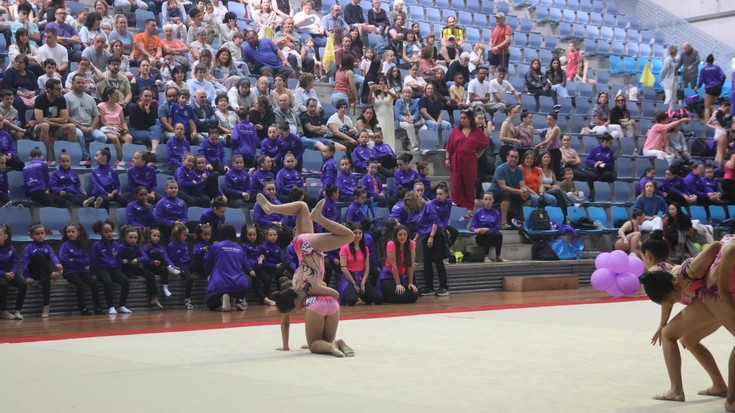 Dragoi taldeko gimnastek ikasturte bukaerako erakustaldia egin dute