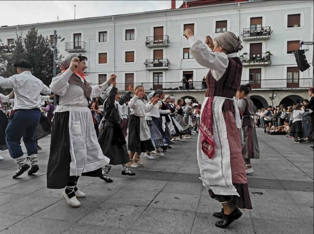 San Migel jaiei ekiteko gogoz daude herritarrak