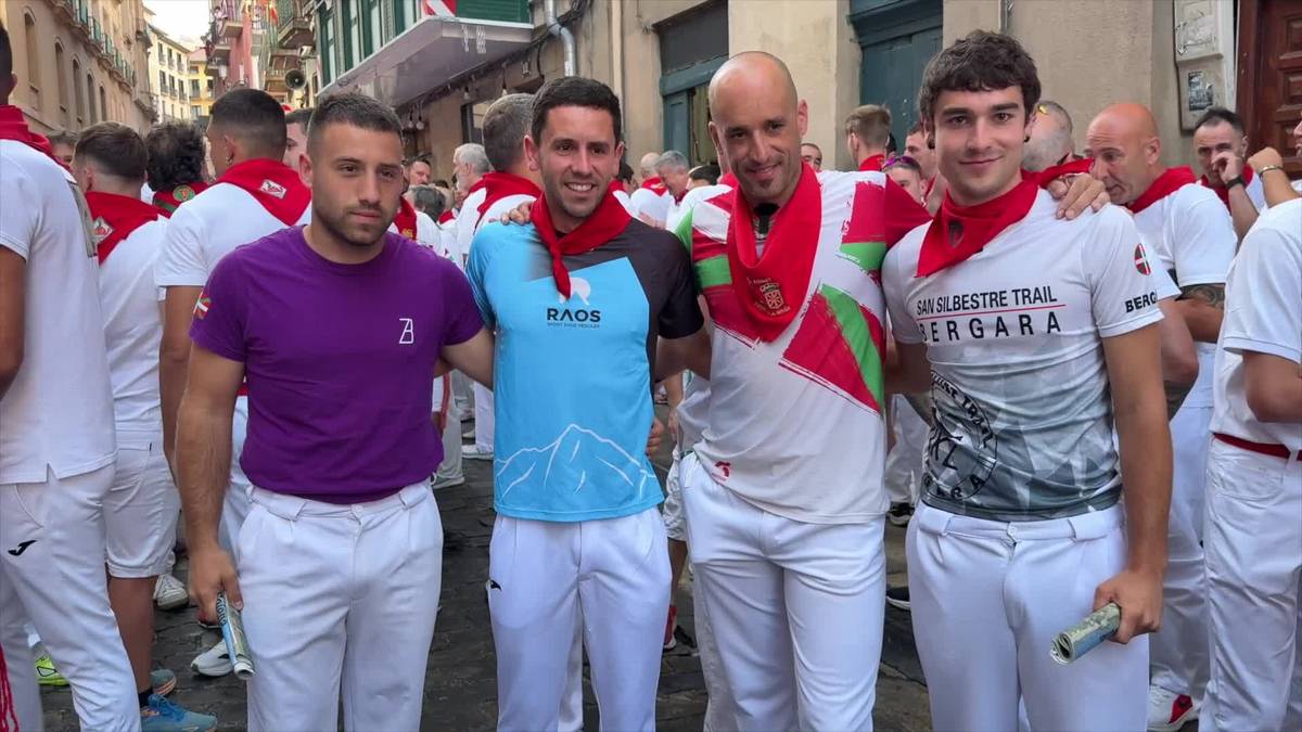 Iruñera, goizero, San Ferminetako entzierroan korrika egitera