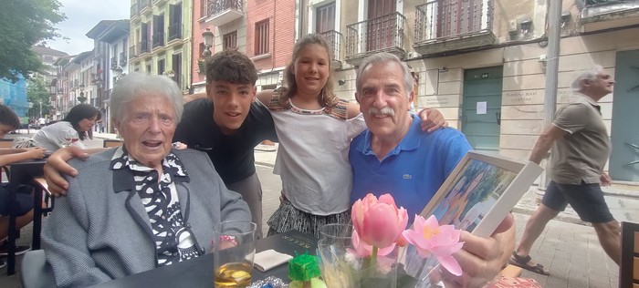 Inaxi (Ines), Iñaki ta Naia