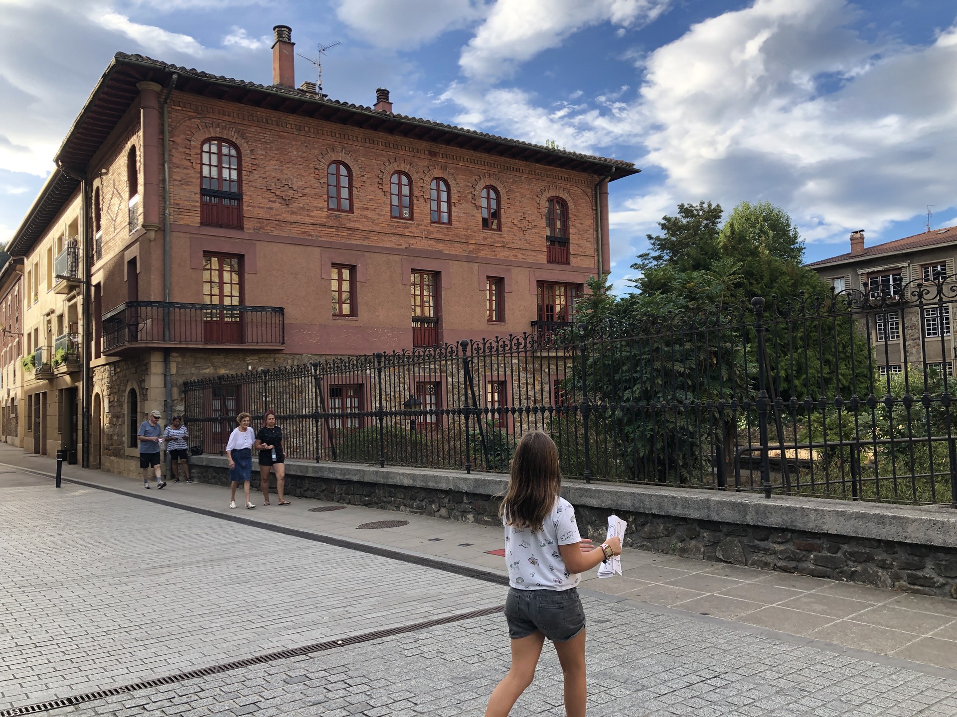 Prest dugu ekaineko egitaraua